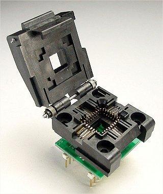 PA32-24-2PZ6 PLCC Programming Adapter for National 2758A/B. 600 mil Span DIP Plug. Lidded ZIF PLCC Socket